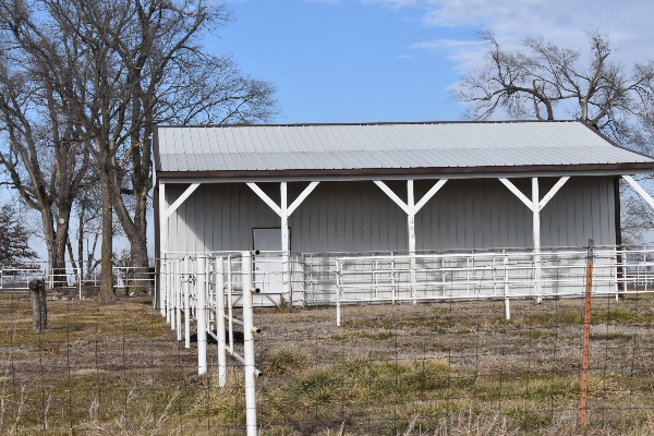An equestrian pole barn has the options and possibilities to be a comfortable home for your horses.